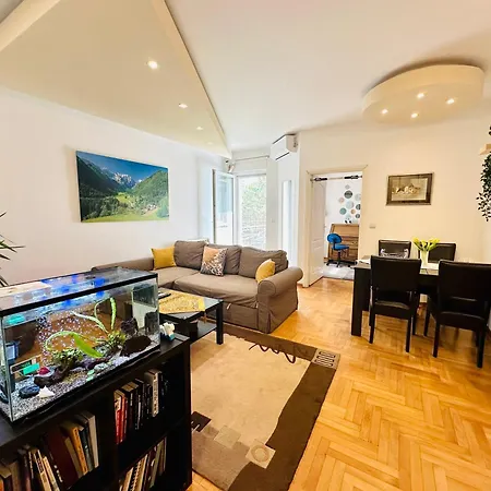Urban Escape Apartment *